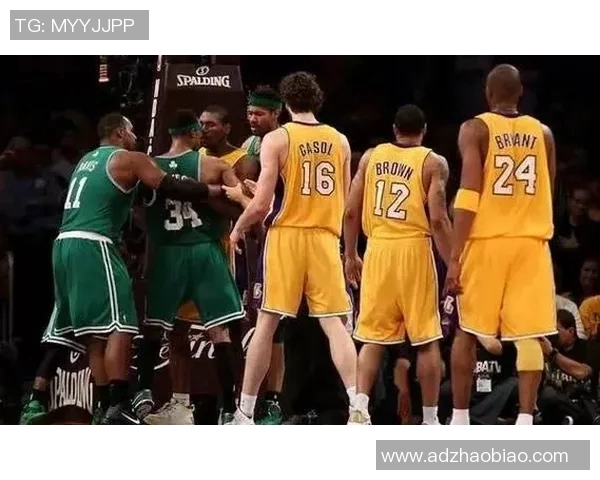 07年黄蜂与湖人激战回顾：经典对决中的传奇瞬间与精彩表现