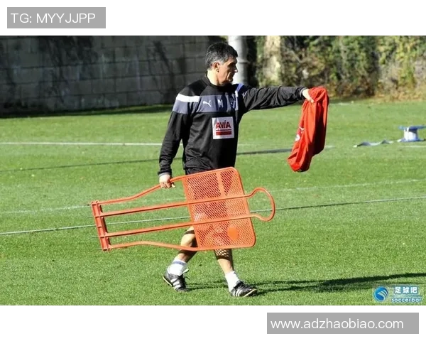 兰斯与斯特拉斯的激烈对决揭示足球战术与团队合作的精彩瞬间 兰斯与斯特拉斯的激烈对决揭示足球战术与团队合作的精彩瞬间